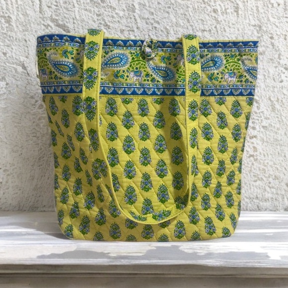 Vera Bradley Medium Tote in Citrus, Button Toggle Closure, Retired 2006 Vintage - Picture 1 of 12